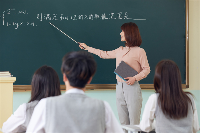 Ȫ��Ů�����ЌW(xu��)��(x��)��������ʲô�W(xu��)У?