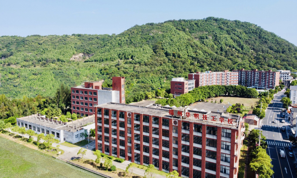 <a href=http://www.tzshuifang.com/school-3214/ target=_blank class=infotextkey>福州市華幟技工學(xué)校</a>