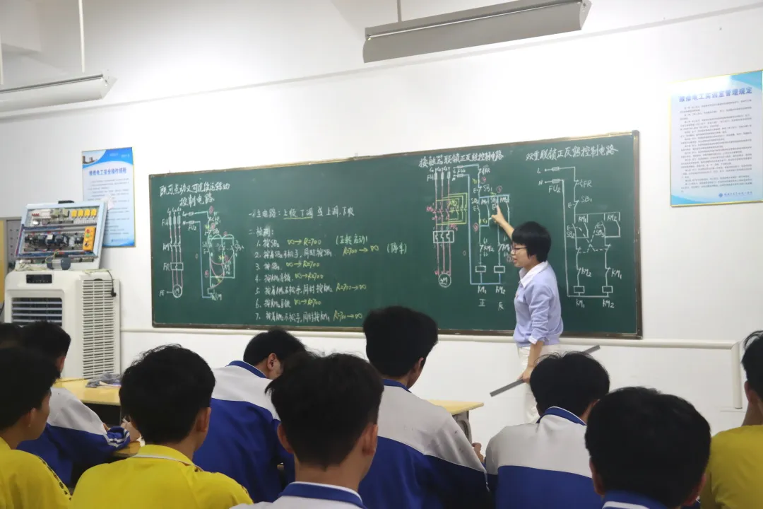 �����A�ĸ߼������W(xu��)У
