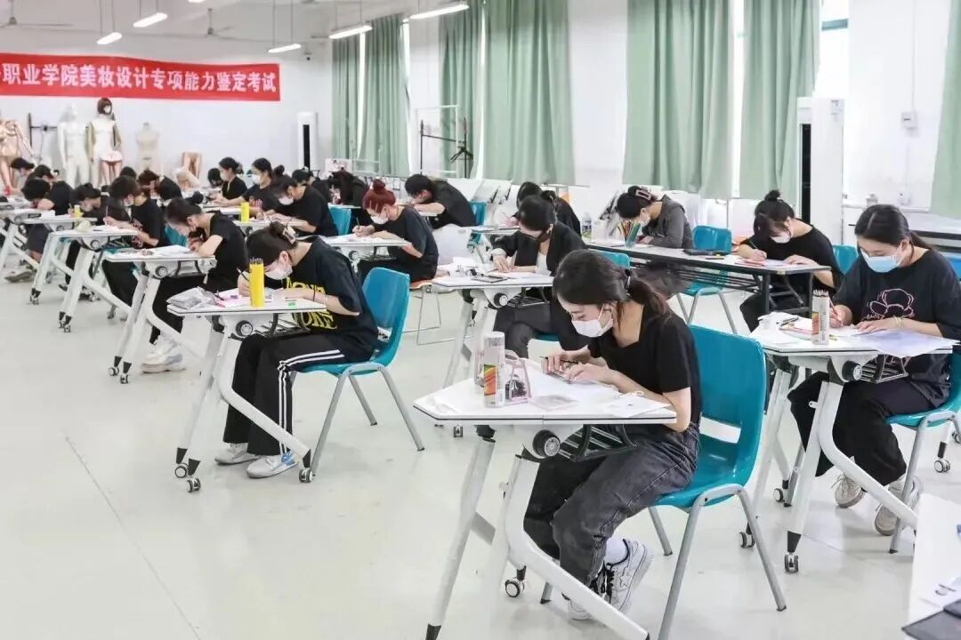 <a href=http://www.tzshuifang.com/school-377/ target=_blank class=infotextkey>�������Q(m��o)�W(xu��)У</a>2026�������ƴ󌣌��I(y��)��Bϵ�ж�