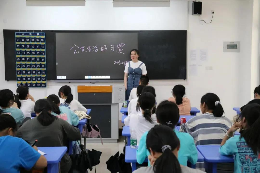 ���ݸ����I(y��)���g(sh��)�W(xu��)У