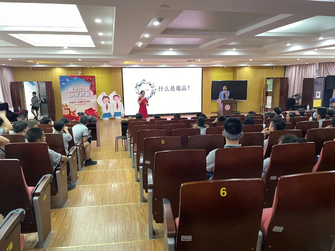 禁毒講座進(jìn)校園 法制教育入人心——<a href=http://www.tzshuifang.com/school-3220/ target=_blank class=infotextkey>廈門市特殊教育學(xué)校</a>