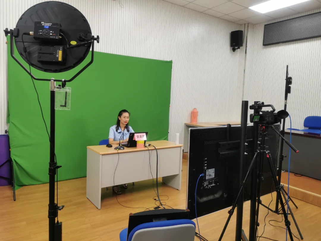 <a href=http://www.tzshuifang.com/school-3220/ target=_blank class=infotextkey>廈門市特殊教育學(xué)校</a>教師受邀參與網(wǎng)絡(luò)培訓(xùn)課程現(xiàn)場錄制