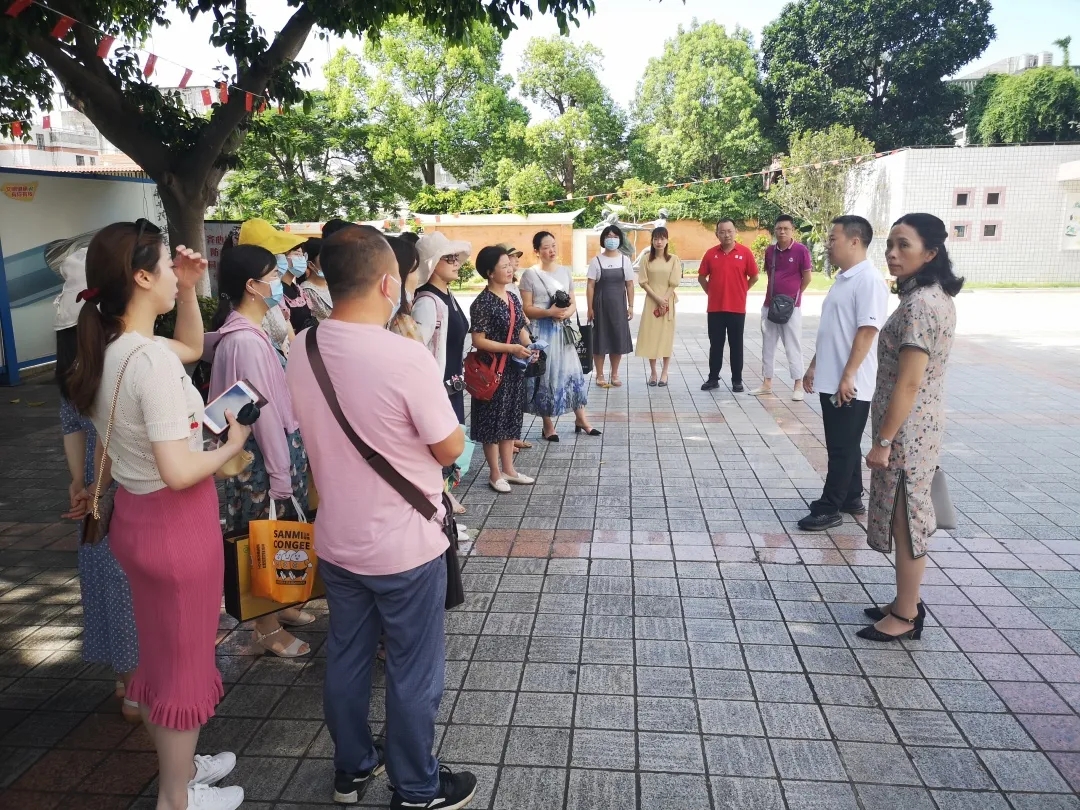 江西省吉安市特校蒞臨<a href=http://www.tzshuifang.com/school-3220/ target=_blank class=infotextkey>廈門市特殊教育學(xué)校</a>參觀交流
