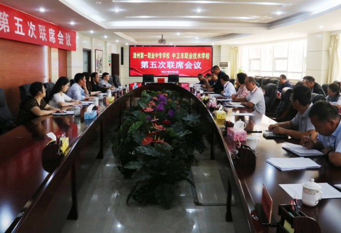 ���ݵ�һ�I(y��)�Ќ�(zhu��n)�W(xu��)У�c���l(w��i)���I(y��)���g(sh��)�W(xu��)У�e�Ќ�(du��)�ڌ�(sh��)Ӗ(x��n)��Ԯ���f(xi��)�h��ӆ�xʽ