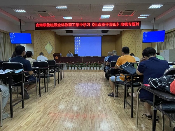 <a href=http://www.tzshuifang.com/school-393/ target=_blank class=infotextkey>�x�������I(y��)�Ќ��W(xu��)У</a>�M��ȫ�w�̎����ЌW(xu��)��(x��)����������̩ɽ���ҕ���}Ƭ