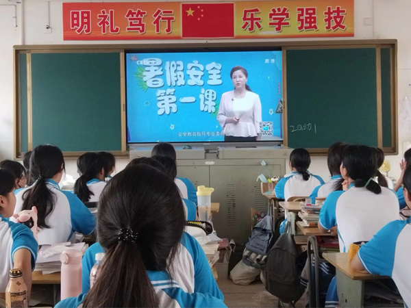 <a href=http://www.tzshuifang.com/school-399/ target=_blank class=infotextkey>�x���A�S�I(y��)�Ќ��W(xu��)У</a>���M���^������ٰ�ȫ��һ�n��������� ��(y��n)����ˮ��