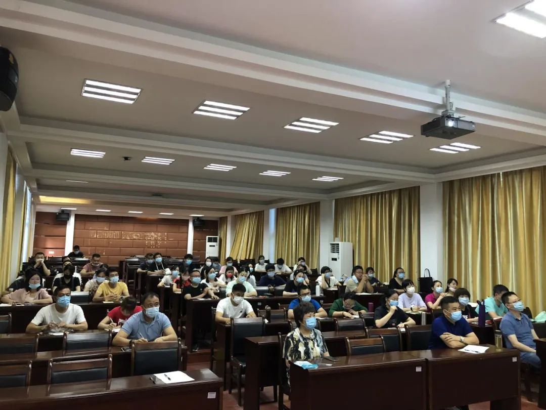 努力學(xué)習(xí)求蛻變 揚(yáng)帆起航再出發(fā)——<a href=http://www.tzshuifang.com/school-380/ target=_blank class=infotextkey>泉州藝術(shù)學(xué)校</a>舉辦教學(xué)規(guī)范化培訓(xùn)活動(dòng)