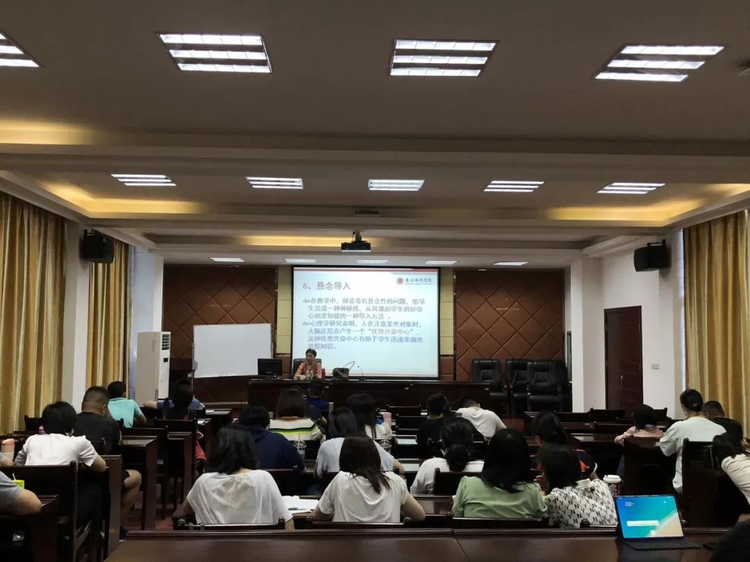 努力學(xué)習(xí)求蛻變 揚(yáng)帆起航再出發(fā)——<a href=http://www.tzshuifang.com/school-380/ target=_blank class=infotextkey>泉州藝術(shù)學(xué)校</a>舉辦教學(xué)規(guī)范化培訓(xùn)活動(dòng)