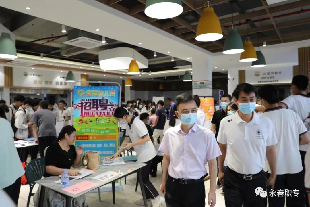 <a href=http://www.tzshuifang.com/school-433/ target=_blank class=infotextkey>�����I(y��)�Ќ��W(xu��)У</a>�e��2022��У�@��Ƹ��