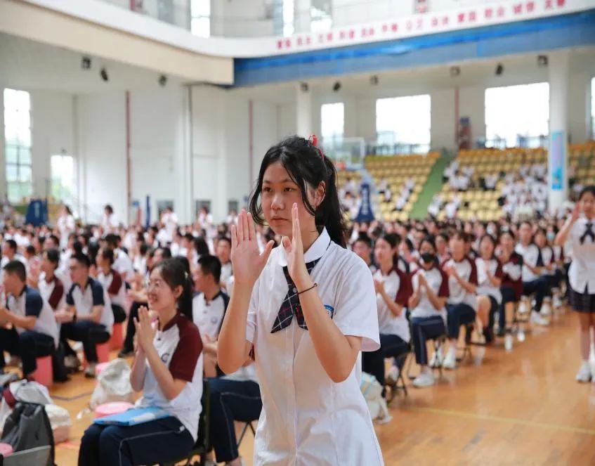 ��ʮ�˶�־ �ഺ�f�q��<a href=http://www.tzshuifang.com/school-573/ target=_blank class=infotextkey>�B�T�м����I(y��)���g(sh��)�W(xu��)У</a>2022�î��I(y��)��Y�߳��˃xʽ�A�M��Ļ