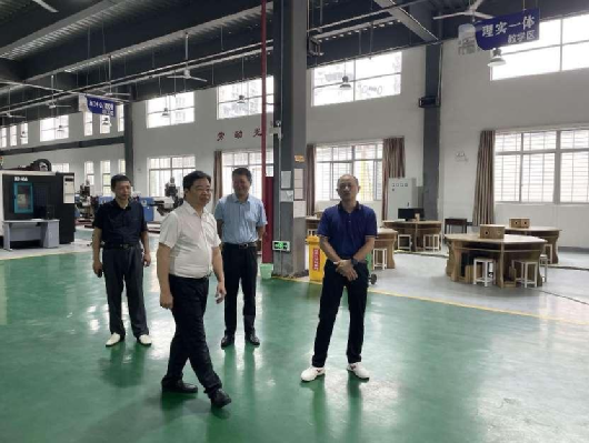 福建技術(shù)師范學(xué)院廖深基校長一行蒞臨南平市農(nóng)業(yè)學(xué)校調(diào)研指導(dǎo)