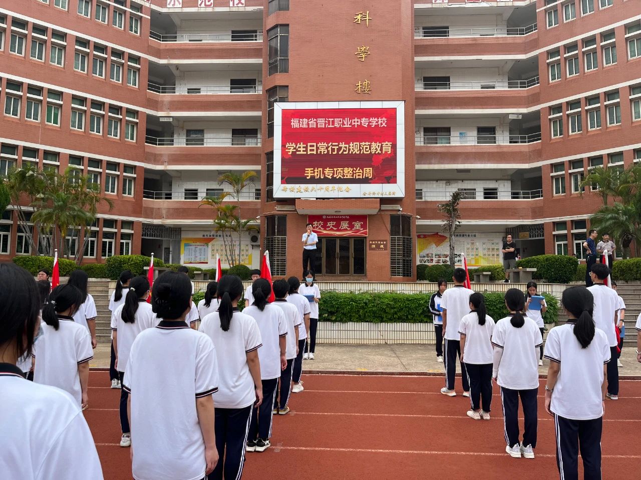 <a href=http://www.tzshuifang.com/school-385/ target=_blank class=infotextkey>�x���I(y��)�Ќ��W(xu��)У</a>һ�������[������֪���Ķ����@��