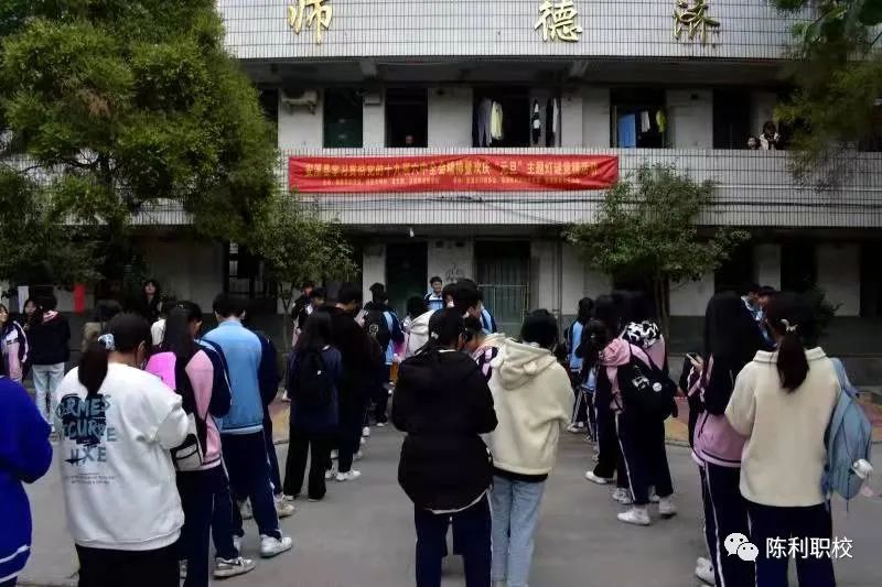 <a href=http://www.tzshuifang.com/school-429/ target=_blank class=infotextkey>��Ϫ����I(y��)�Ќ��W(xu��)У</a>�e�ЌW(xu��)��(x��)؞��ʮ�Ō�����ȫ��(hu��)�����ߚg�cԪ�����}���i���»��(d��ng)