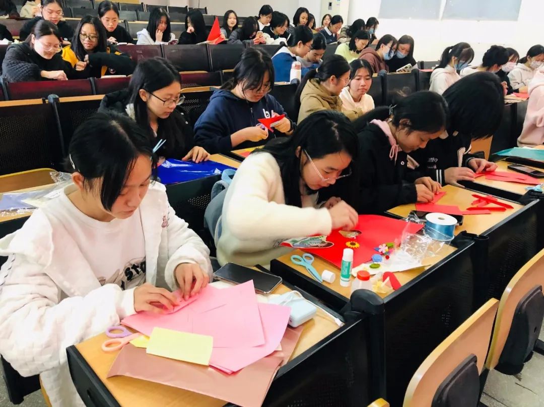 ���·����� ��������(d��ng)�r(sh��)����<a href=http://www.tzshuifang.com/school-455/ target=_blank class=infotextkey>Ȫ���и߼������W(xu��)У</a>�_չŮ����(ji��)���(d��ng)
