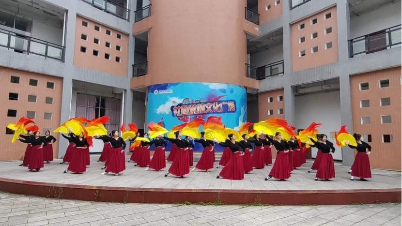�����I(y��)�Ќ��WУ|�̻���ܣ�13��| չ���������L��