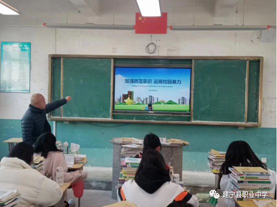 �����h�I(y��)�ЌW(xu��)/�ռ���ȫ֪�R����߱��U(xi��n)�������������h�I(y��)�ЌW(xu��)�_չ��ȫ����ϵ�л��(d��ng)�ߵ�28��(g��)ȫ����С�W(xu��)����ȫ�����ջ��(d��ng)