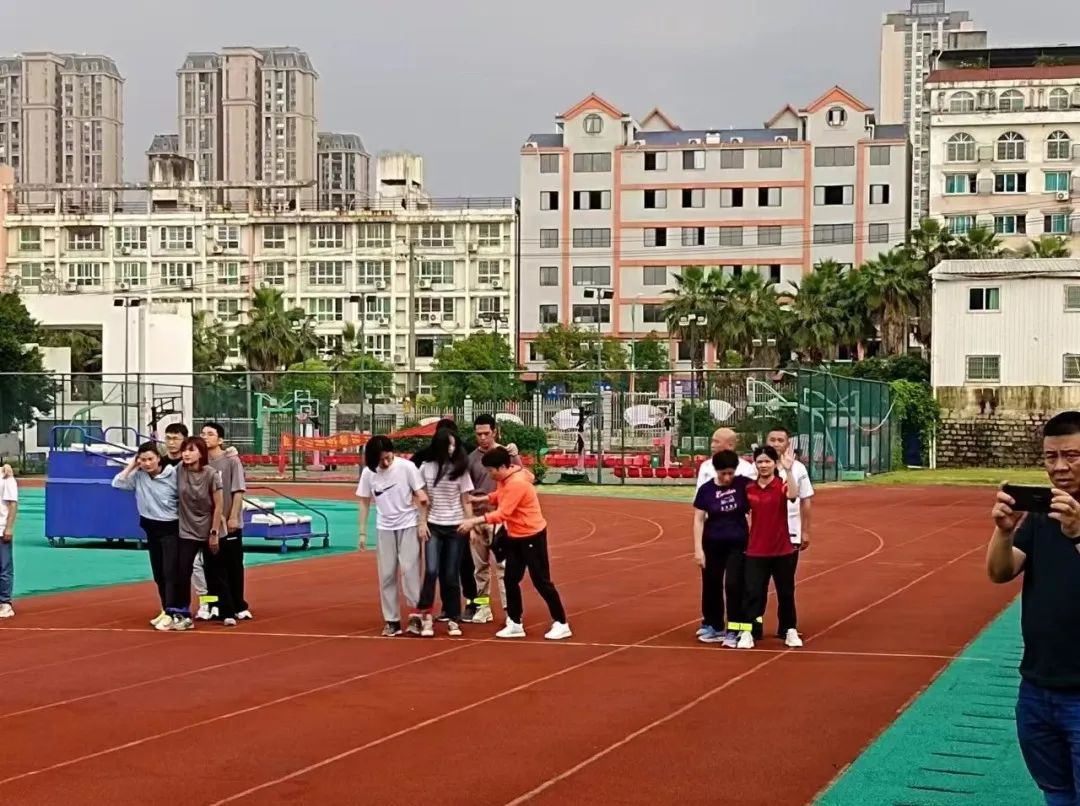 �����I(y��)�Ќ��W(xu��)У��ٝ����У��Ȥζ�����\(y��n)��(d��ng)��Ո(q��ng)ِ�Дث@�ѿ���