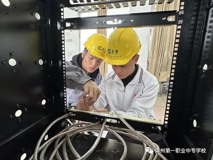 ���ݵ�һ�I(y��)�Ќ��W(xu��)У���^�����L(f��ng)�� | ꐘs����Դ�ڟ��(��i) ĥ�Z�ഺ