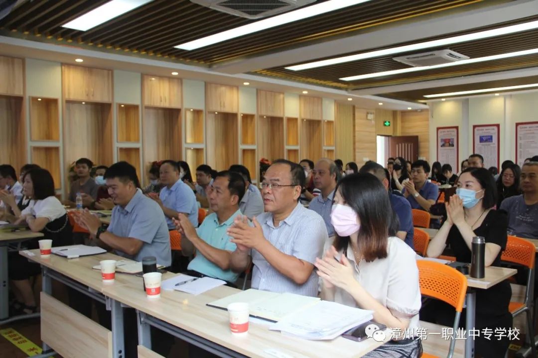���ݵ�һ�I(y��)�Ќ��W(xu��)У���}�������ٰl(f��)չ���y�ֺ�����δ�� ���������I(y��)���g(sh��)�W(xu��)Ժ�������в����I(y��)���g(sh��)�W(xu��)У�I(l��ng)��(d��o)�W�R����һУ���Lָ��(d��o)