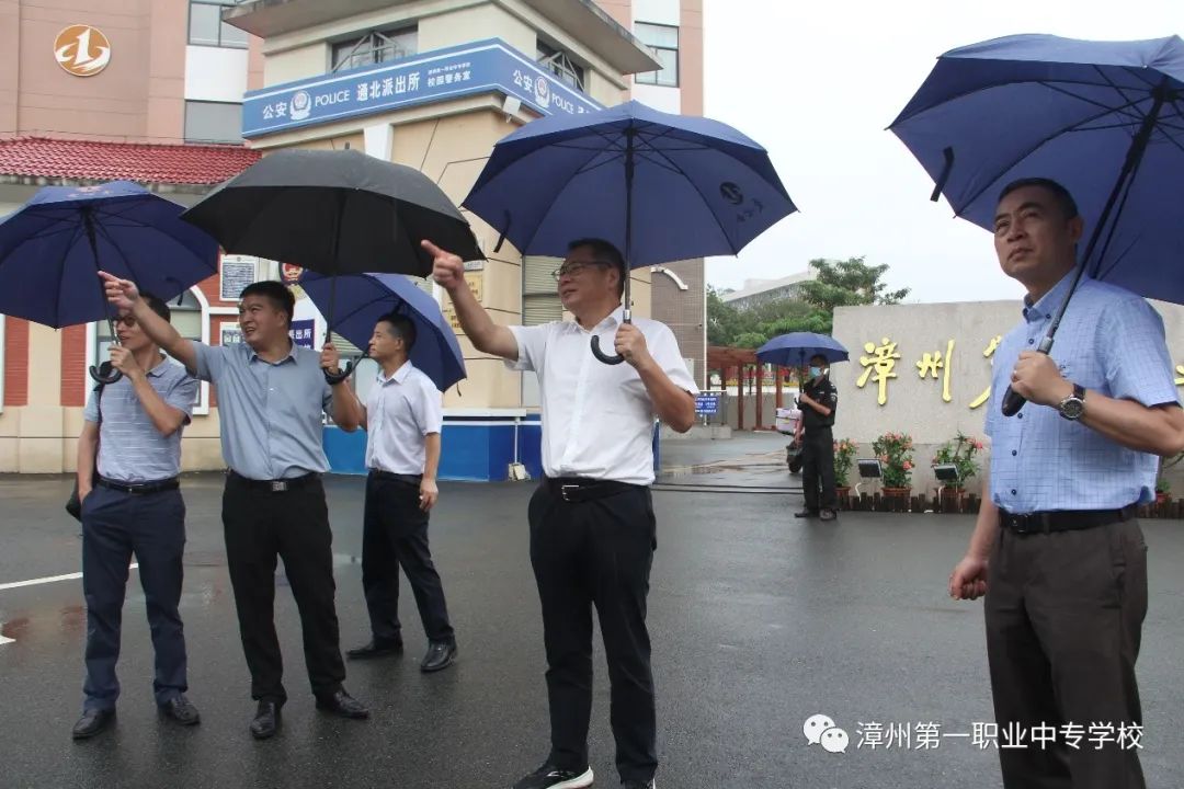 ���ݵ�һ�I(y��)�Ќ��W(xu��)У���}�������ٰl(f��)չ���y�ֺ�����δ�� ���������I(y��)���g(sh��)�W(xu��)Ժ�������в����I(y��)���g(sh��)�W(xu��)У�I(l��ng)��(d��o)�W�R����һУ���Lָ��(d��o)