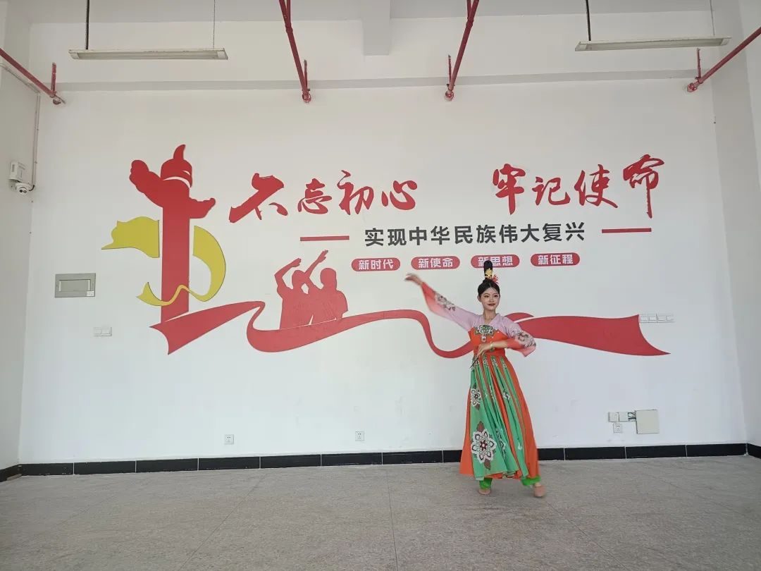 �t���I(y��)���g(sh��)�W(xu��)У�����h��+�����k�W(xu��)��ɫ�������ľ������������ҡ��t��У������ˇչ�����