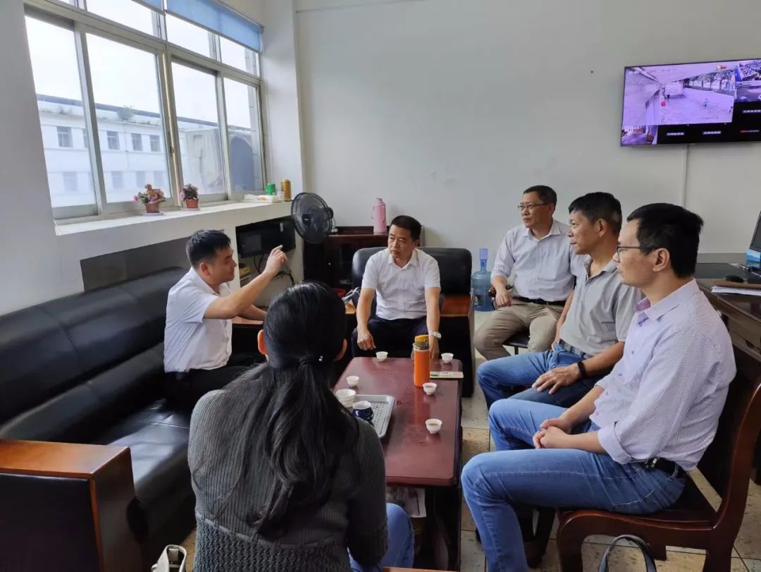 �����I(y��)���g(sh��)�W(xu��)У��ǰ·���A�Ҹ� ���`���h(yu��n)ͬ�ƵZ���������Ƹ��k�W(xu��)��r�{(di��o)�л��(d��ng)������У����e��