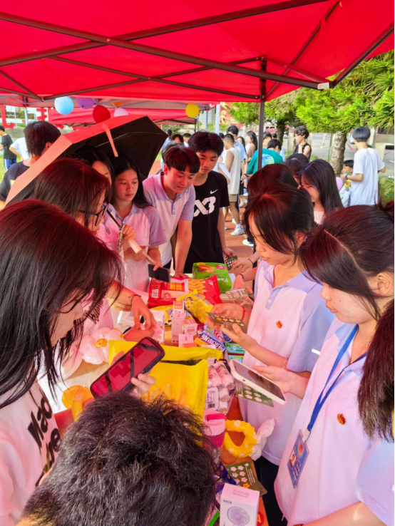 �����I(y��)���g�WУ�������r�����^�l(f��)�����r����������У�Fί�_չ���������깝(ji��)��Ȥζ�Έ@���