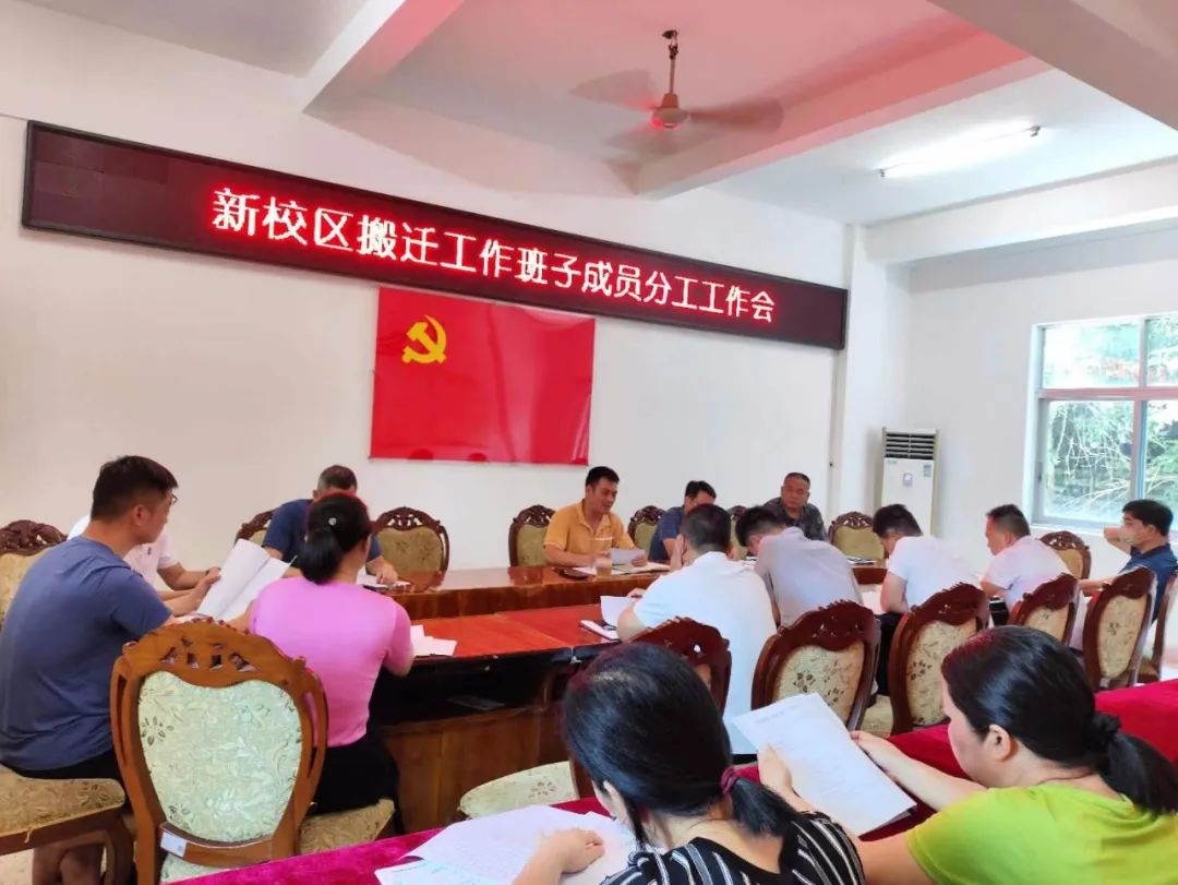 �����I(y��)���g(sh��)�W(xu��)У���R�ąf(xi��)���\�l(f��)չ��ͬ�������V��ƪ�����������L�W�R����У�_չ��У�^(q��)���w�����{(di��o)��
