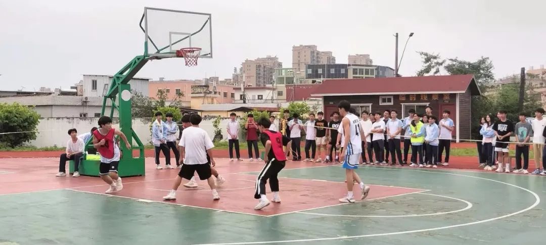 �����I(y��)���g(sh��)�W(xu��)У�������r�� �^�l(f��)����(d��ng)�r��������У�Fί�e�k����ϵ�л��​
