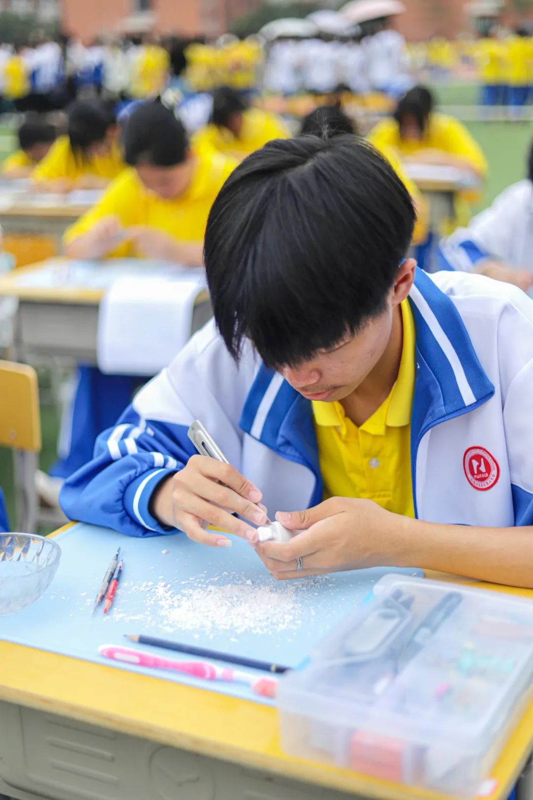 �����A�ĸ߼�(j��)�����W(xu��)У������׌���������|�F(xi��n)������(w��)ϵ�c���W(xu��)����ِ��(ch��ng)�ϼ���Pk�𱬁�(l��i)�u��