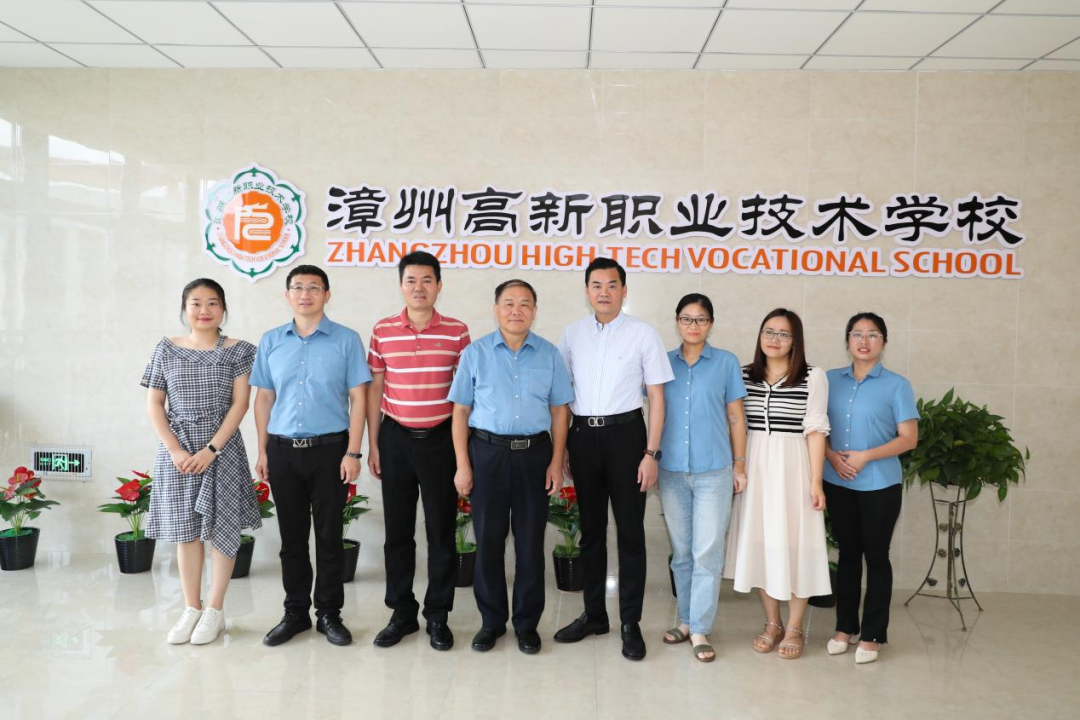 ���ݸ����I(y��)���g(sh��)�W(xu��)У�����M(j��n)�и�㕽�������ʳƷ���I(y��)�˲š������ݿƼ��W(xu��)Ժ���A(ch��)У�L(zh��ng)һ���W�R��У�_չ�˲�������ӑ��(hu��)