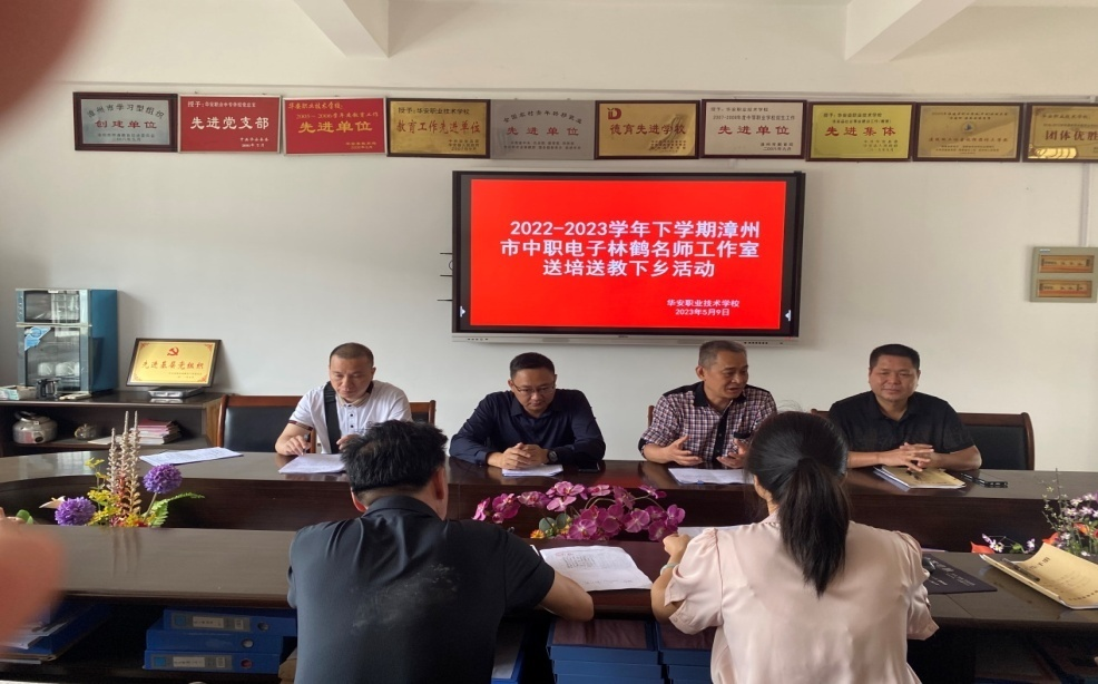 �A���I(y��)���g(sh��)�WУ����������������Q�����������W�R�A�������ͽ����ࡱ