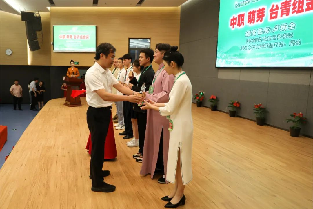 ���ݸ����I(y��)���g(sh��)�W(xu��)У�����ഺ����(chu��ng)δ������2023�������С���(li��n)�W(w��ng)+����W(xu��)����(chu��ng)��(chu��ng)�I(y��)��ِ�����_��Ոِ����У�A�M��Ļ
