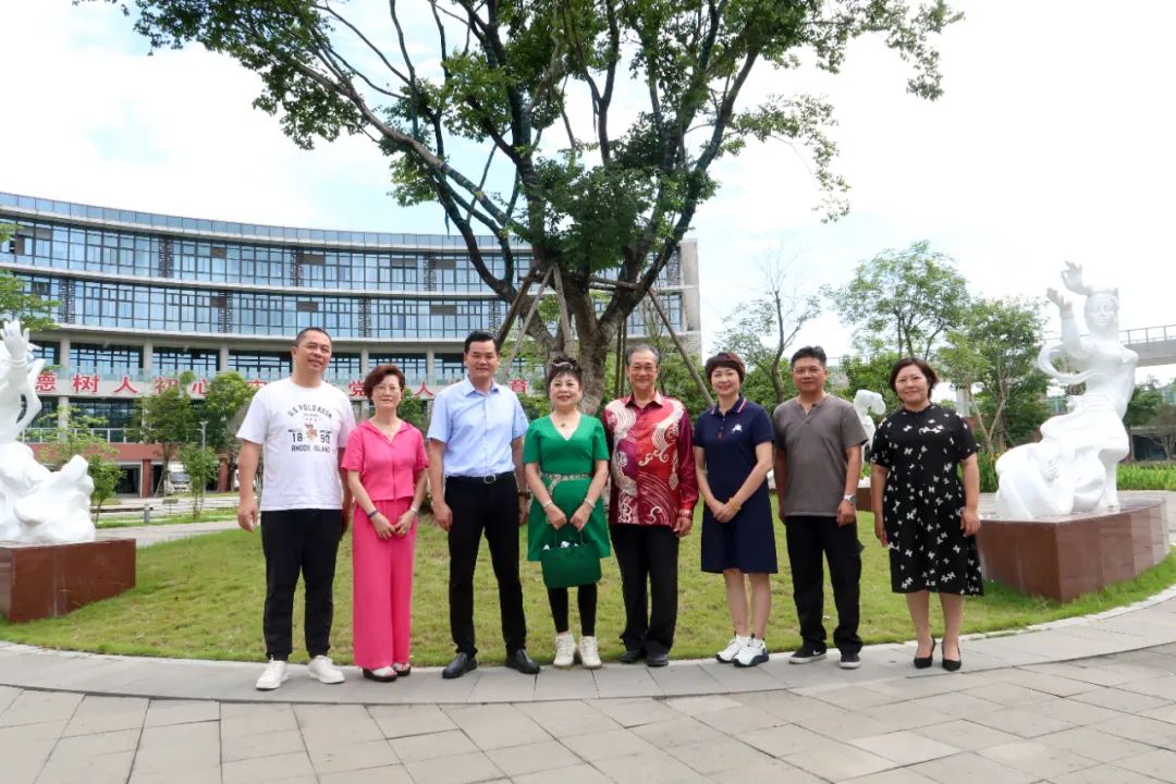 ���ݸ����I(y��)���g(sh��)�W(xu��)У���ӏ�(qi��ng)�k�W(xu��)�������� �����p�߽��O(sh��)�l(f��)չ�����¼������ݿ���(hu��)����ϯ�W�(y��ng)С��һ�Ё�(l��i)�����콻��