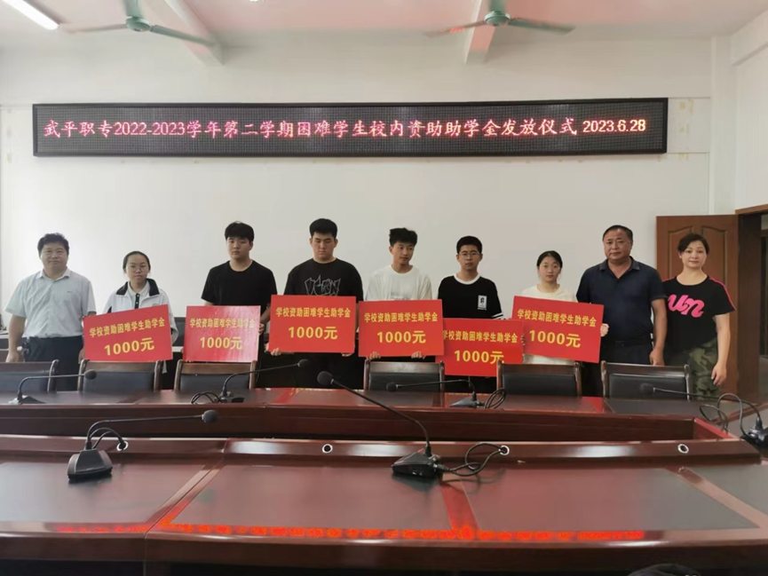 ��ƽ�I(y��)�Ќ�(zhu��n)�W(xu��)У���I(l��ng)��(d��o)���P(gu��n)�ѣ����w�Ĝ�ů