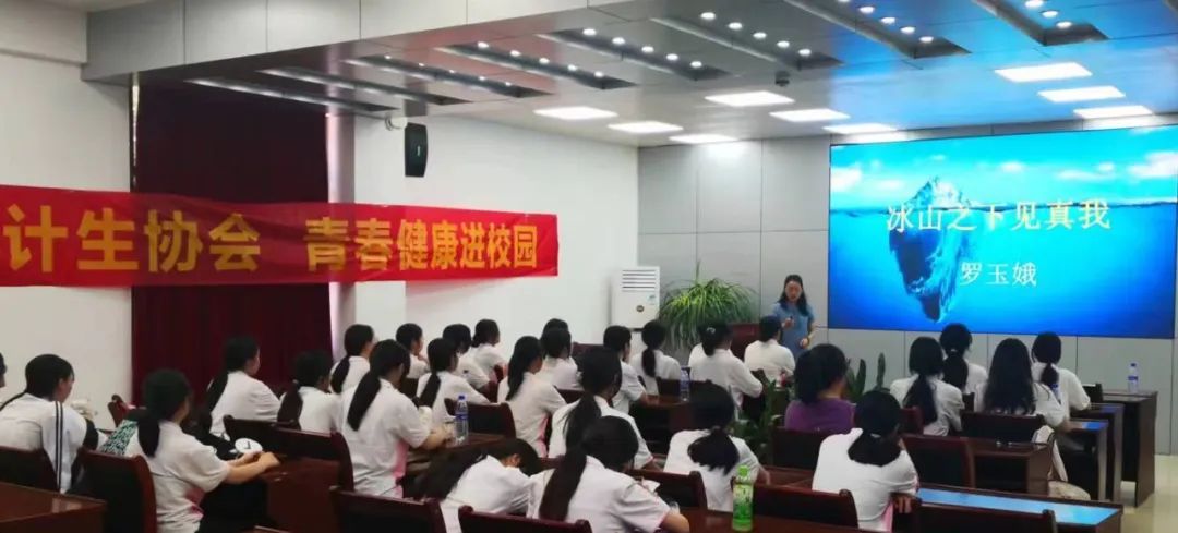 �Ϻ��I(y��)�Ќ��W(xu��)У���ഺ��������֪�R(sh��)�v���M(j��n)У�@���(d��ng)����(b��o)