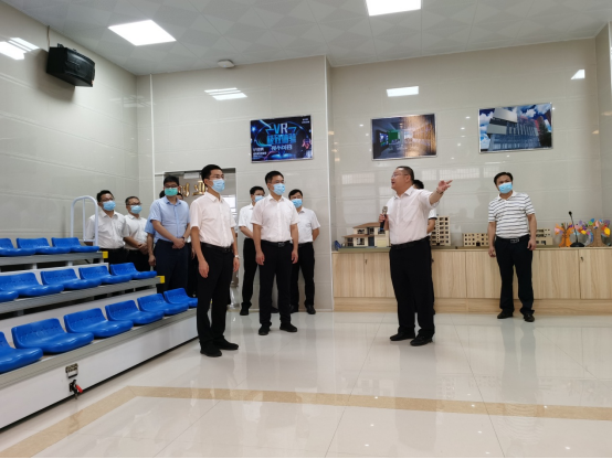 �Ϻ��I(y��)�Ќ��W(xu��)У���Ϻ��h���װ����I(l��ng)��(d��o)����У�{(di��o)��