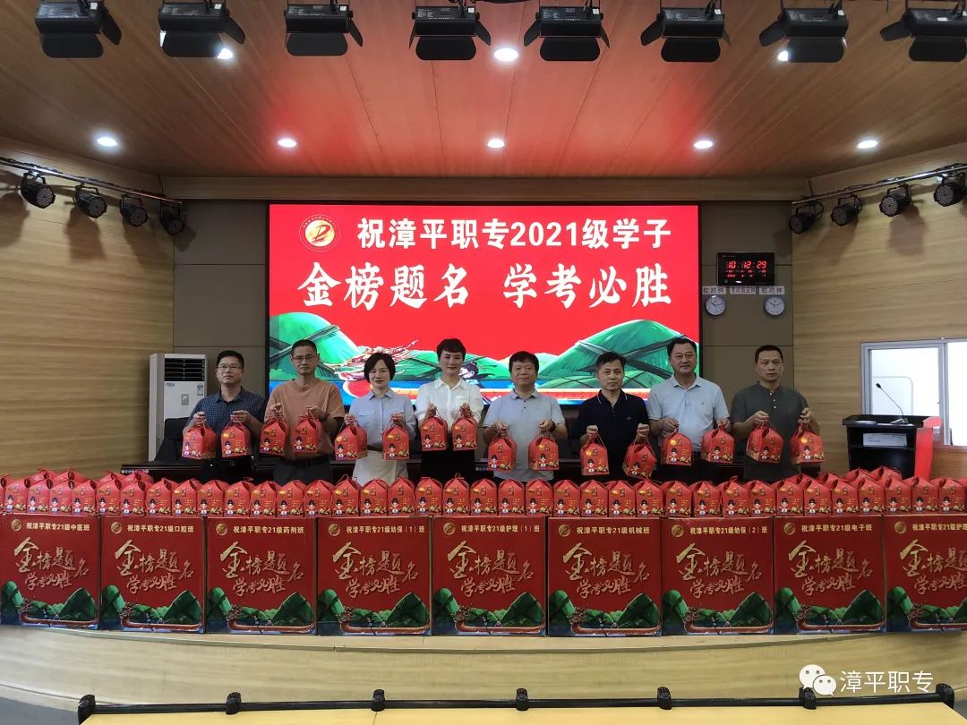 ��ƽ�I(y��)�Ќ��W(xu��)У���Ϳ�����ů�����������С�ף��������