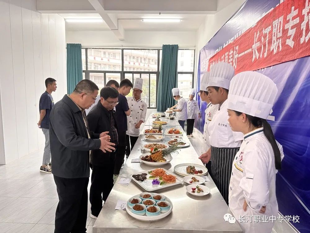 �L͡�I(y��)�Ќ��W(xu��)У�����ܣ�׌��������á����L͡�I(y��)�Ќ��W(xu��)У�e�k�̻��(d��ng)�ܼ���չʾ���(d��ng)