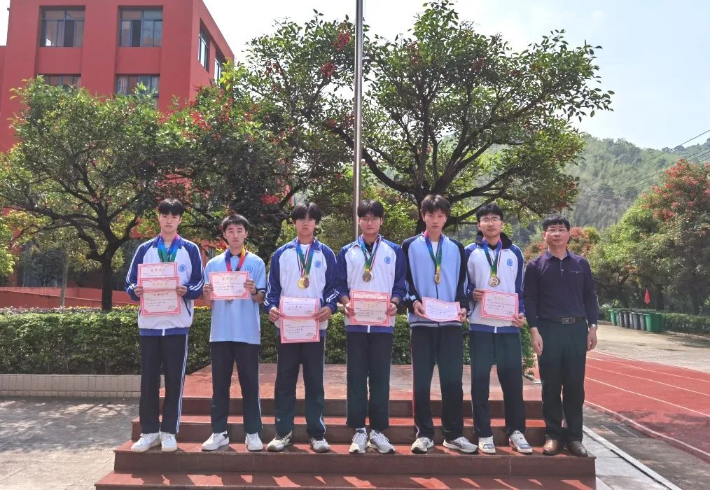 ���r�������I(y��)���g(sh��)�W(xu��)У�����У�@���W���ഺ��������W(xu��)У�����w����(j��ng)������F(tu��n)�@���ِ�@��(ji��ng)�W(xu��)��
