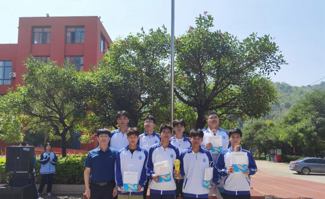 ���r�������I(y��)���g(sh��)�W(xu��)У��׷���㡱�옷��չ�����L(f��ng)�ɡ�������W(xu��)У������F(tu��n)�����ِ�@���W(xu��)��