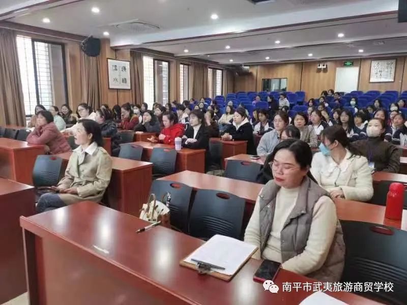��ƽ�������������Q(m��o)�W(xu��)У��չ�펽�L(f��ng)�����y�Ҹ�ͬ�С��������������Q(m��o)�W(xu��)У�c�������ˡ��DŮ��(ji��)���(d��ng)