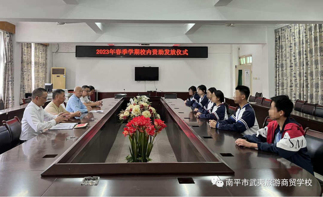 ��ƽ�������������Q(m��o)�WУ����У�e��2023�괺���W�ڡ�У��(n��i)�Y�����l(f��)�Ńxʽ
