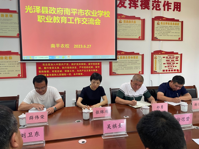 ��ƽ���r(n��ng)�I(y��)�W(xu��)У��������ɫ���I(y��)�������l(xi��ng)�����d������ɿh���\�����h�L(zh��ng)һ���W�R��У�_չ��������