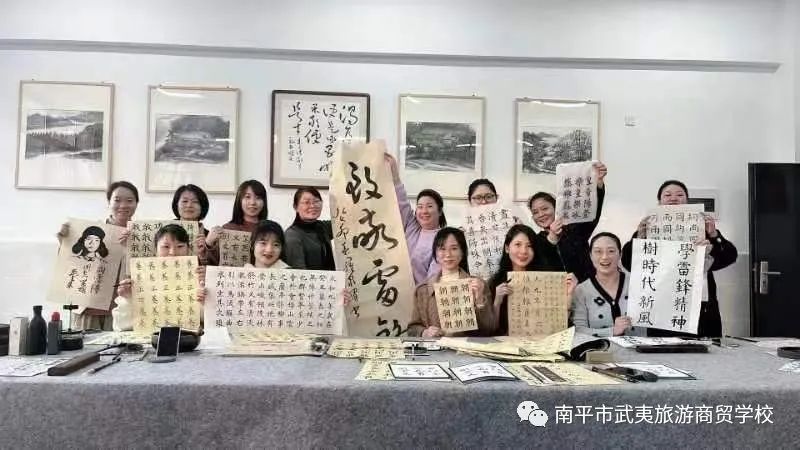 ��ƽ�������������Q(m��o)�W(xu��)У��չ�펽�L(f��ng)�ɣ��y�Ҹ�ͬ�С��������������Q(m��o)�W(xu��)У�c�������ˡ��DŮ��(ji��)���(d��ng)