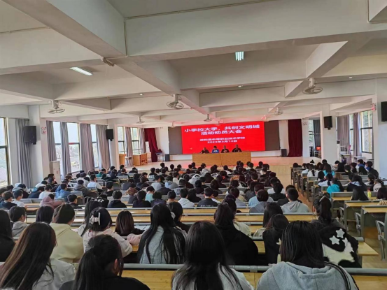 ���Ϳh�е��I(y��)���g(sh��)�W(xu��)У������һ�������Ҹ�ǧ�f(w��n)�ҡ�������У��С�������֣�����(chu��ng)�����ǡ����(d��ng)��(c��)ӛ