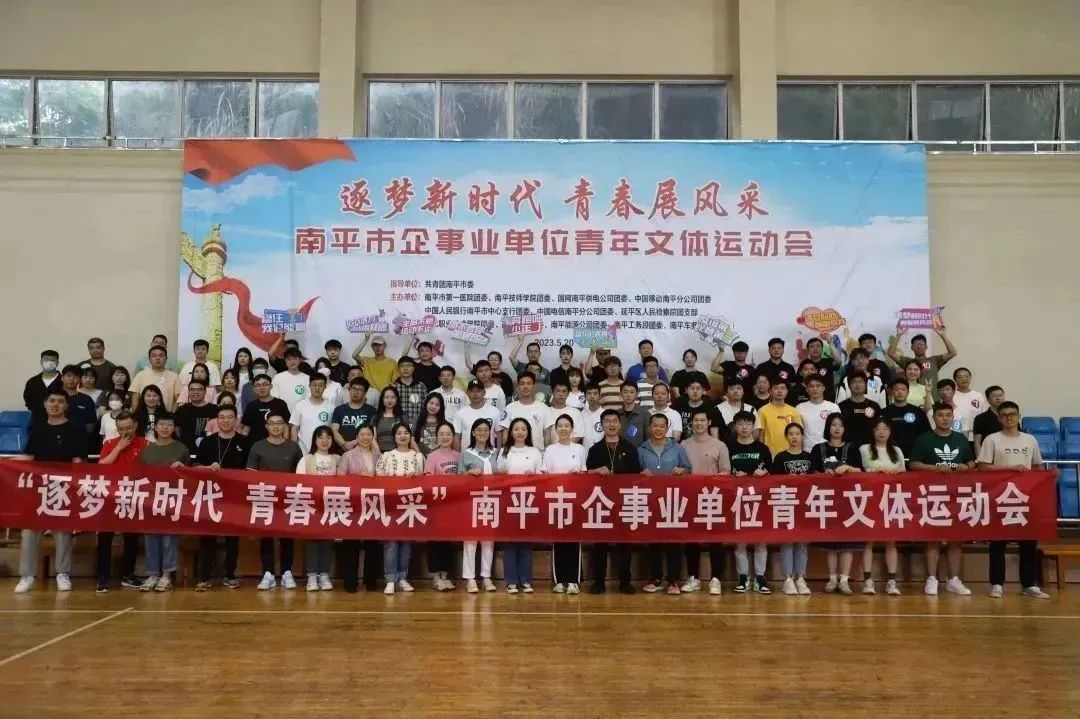 ��ƽ�����W(xu��)Ժ����(zh��ng)��(y��u)��(zh��ng)�Ƞ�(zh��ng)Ч|����(m��ng)�r(sh��)�� �ഺչ�L(f��ng)�� ��ƽ�����W(xu��)Ժ�F(tu��n)ί�c11�����I(y��)��λ�F(tu��n)�M���ɹ��e�k�������w�\(y��n)��(d��ng)��(hu��)