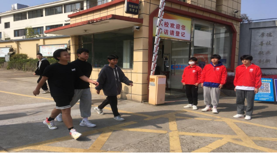 ���Ϳh�е��I(y��)���g(sh��)�W(xu��)У������һ�������Ҹ�ǧ�f(w��n)�ҡ�����������С�������֣�����(chu��ng)�����ǡ����(d��ng)��(c��)ӛ