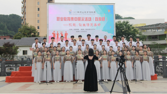 ���Ϳh�е��I(y��)���g�WУ�����µ��̡�ʢ�硱�� ���ܣ�׌��������á��������Ϳh�е��I(y��)���g�WУ�I(y��)���������ϵ�л�ӿ��Y